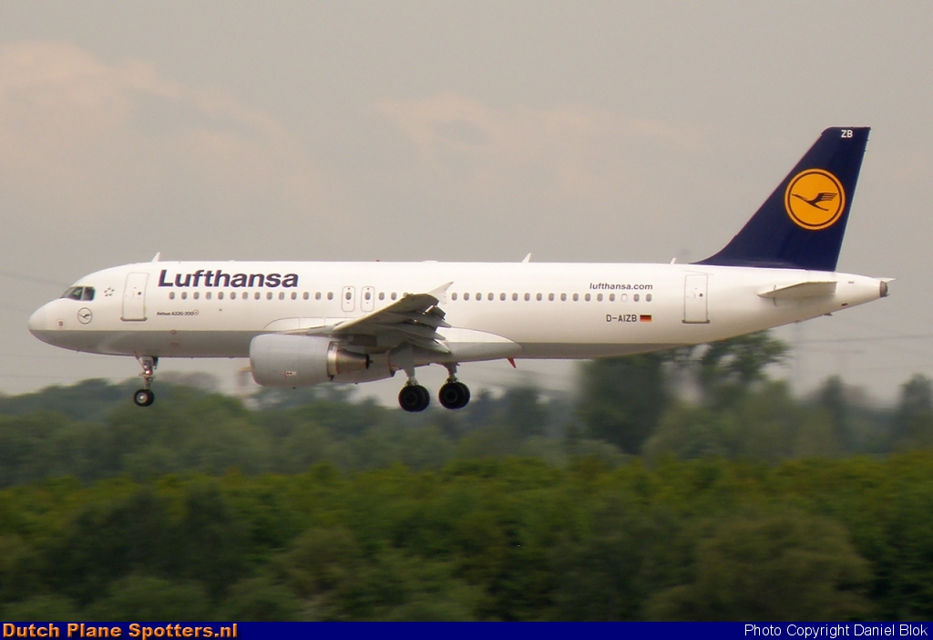 D-AIZB Airbus A320 Lufthansa by Daniel Blok