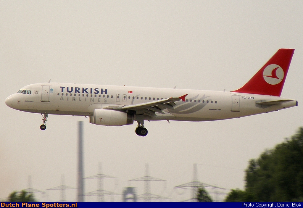 TC-JPN Airbus A320 Turkish Airlines by Daniel Blok