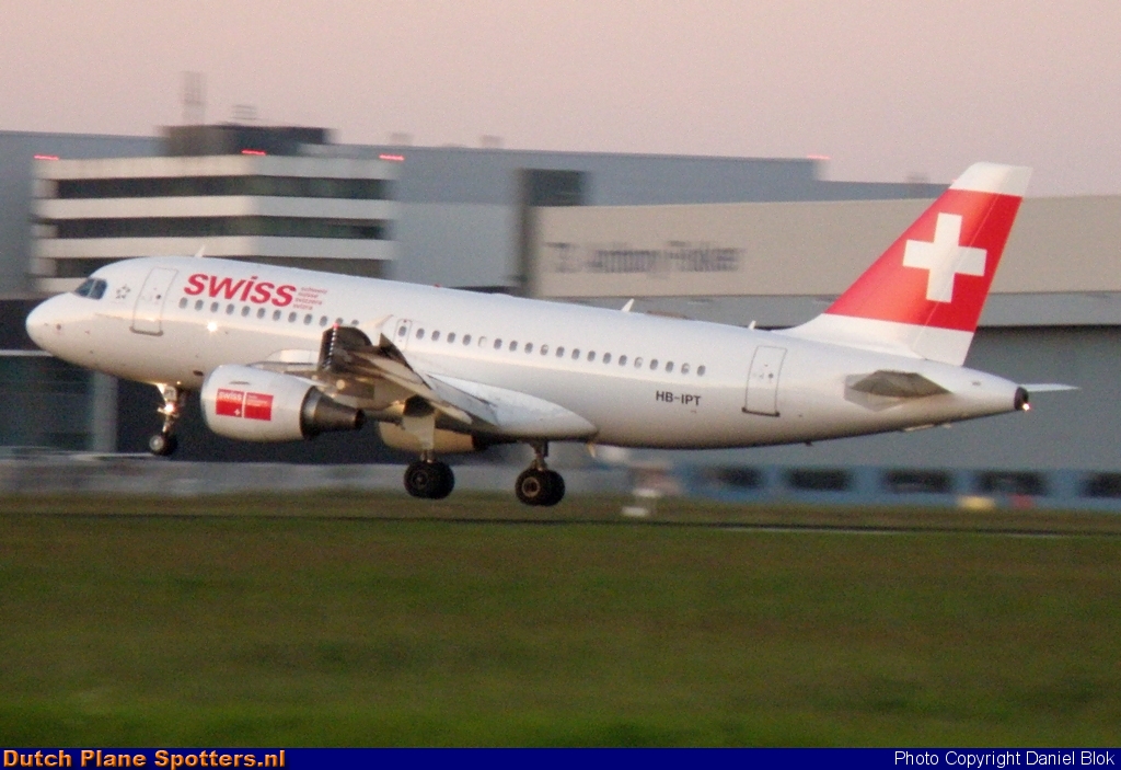 HB-IPT Airbus A319 Swiss International Air Lines by Daniel Blok