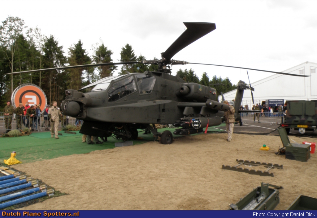 Q-22 Boeing AH-64 Apache MIL - Dutch Royal Air Force by Daniel Blok