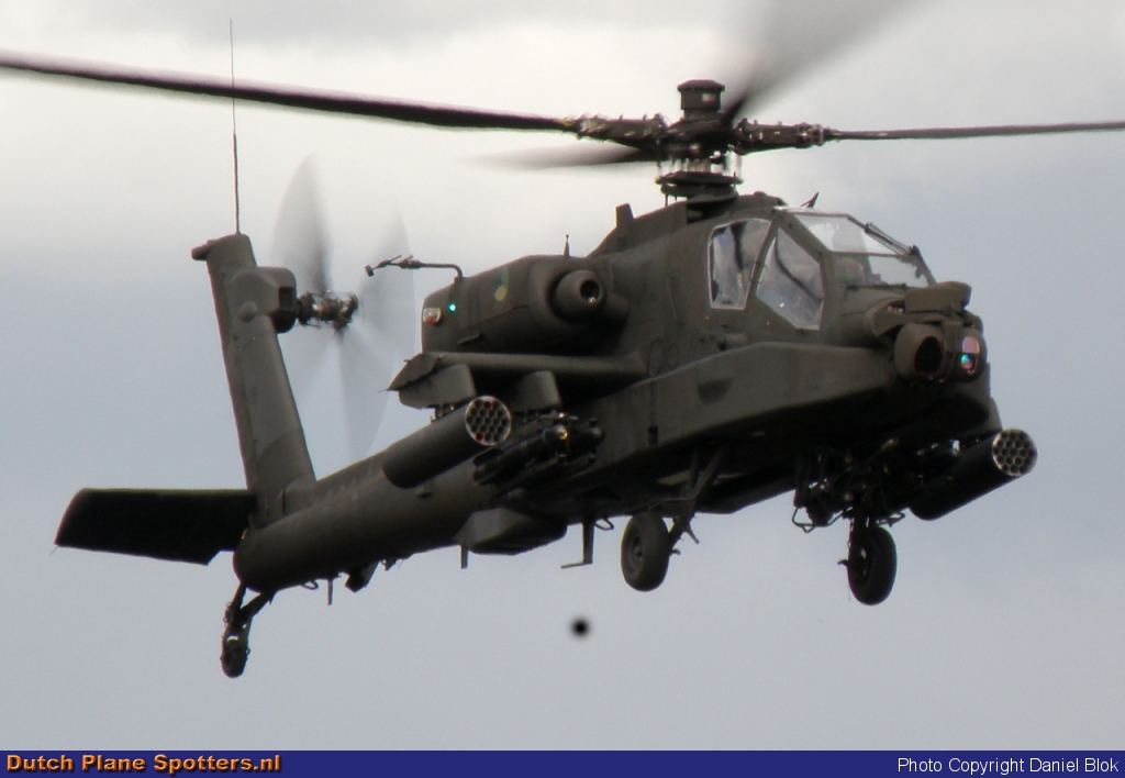 Q-5 Boeing AH-64 Apache MIL - Dutch Royal Air Force by Daniel Blok
