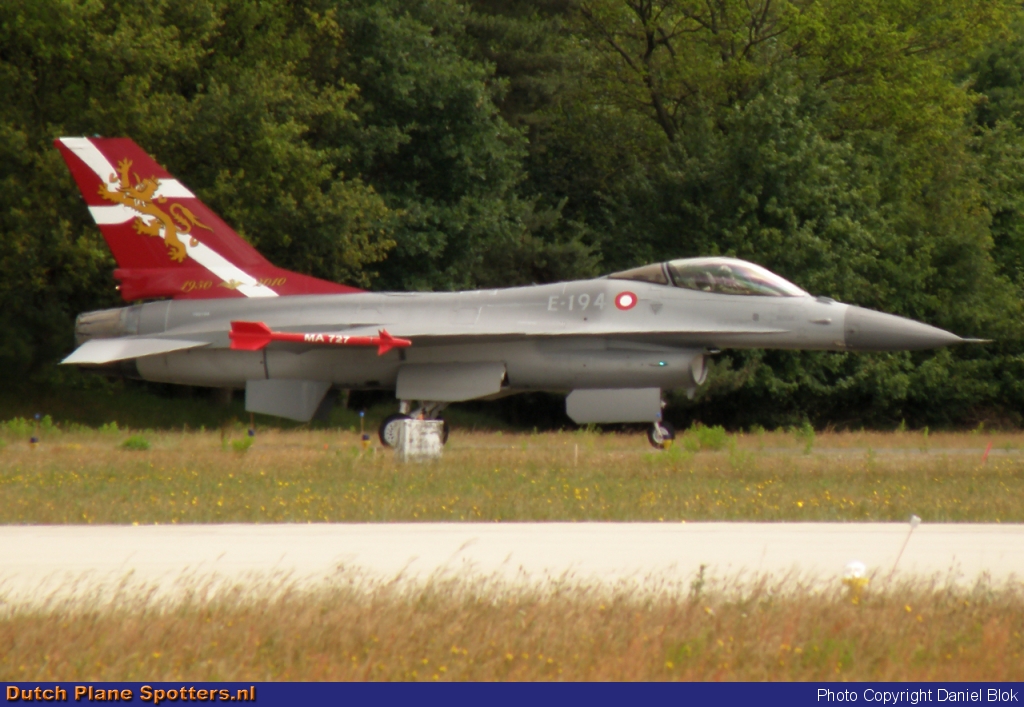 E-194 General Dynamics F-16 Fighting Falcon MIL - Danish Royal Air Force by Daniel Blok