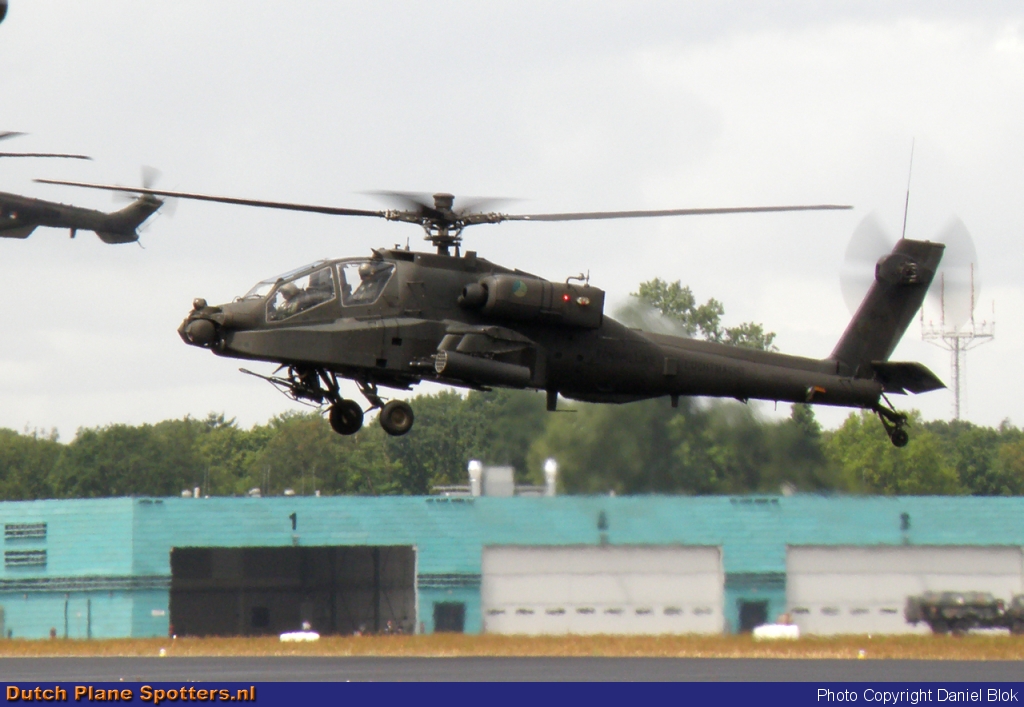Q-10 Boeing AH-64 Apache MIL - Dutch Royal Air Force by Daniel Blok