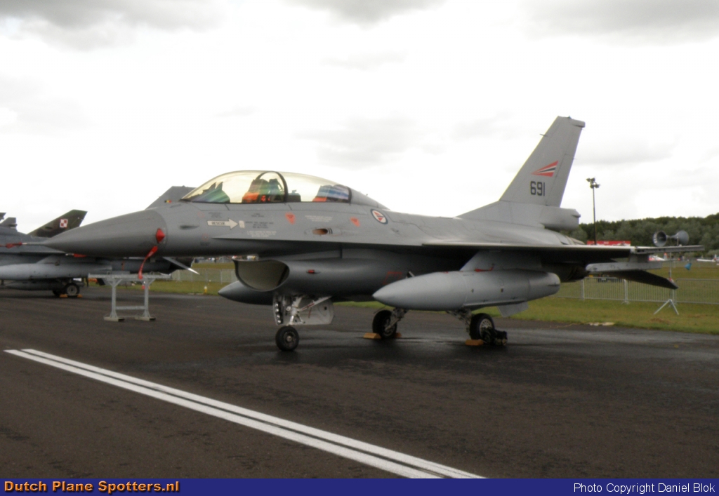 691 General Dynamics F-16 Fighting Falcon MIL - Norway Royal Air Force by Daniel Blok
