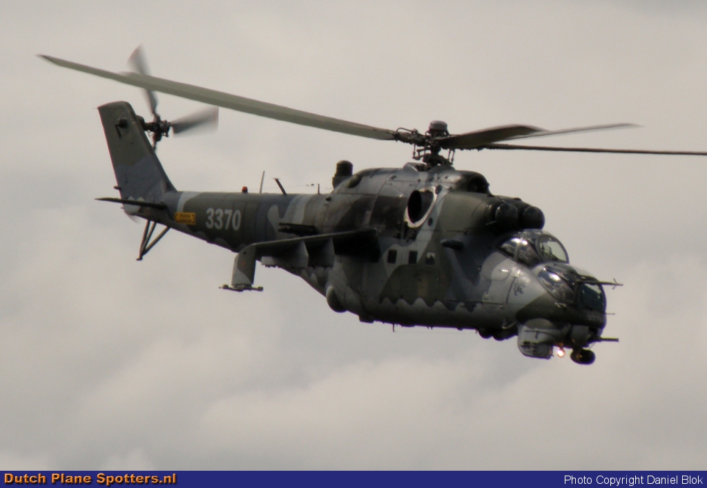 3370 Mil Mi-35 Hind MIL - Czech Republic Air Force by Daniel Blok