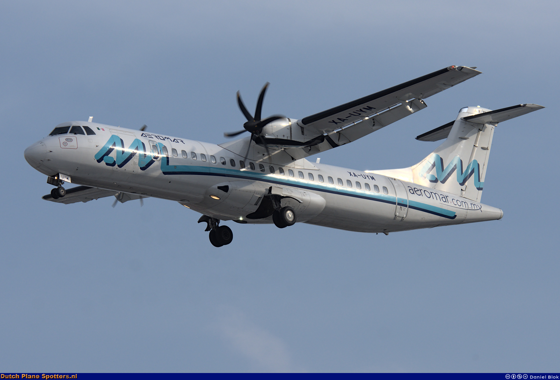 XA-UYM ATR 72-600 Aeromar Airlines by Daniel Blok