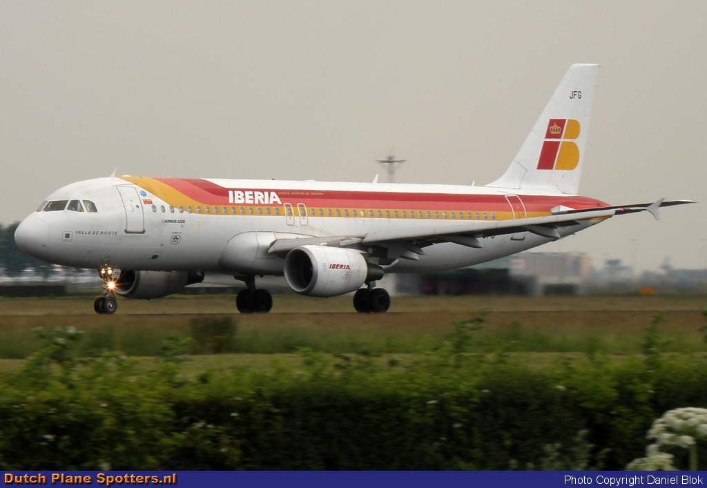 EC-JFG Airbus A320 Iberia by Daniel Blok