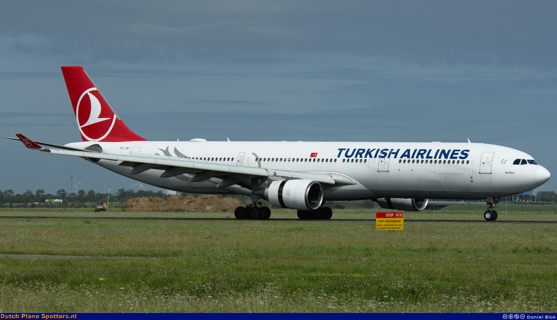 TC-JNT Airbus A330-300 Turkish Airlines by Daniel Blok