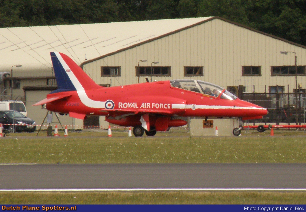 XX260 BAe Hawk T1 MIL - British Royal Air Force (Red Arrows) by Daniel Blok