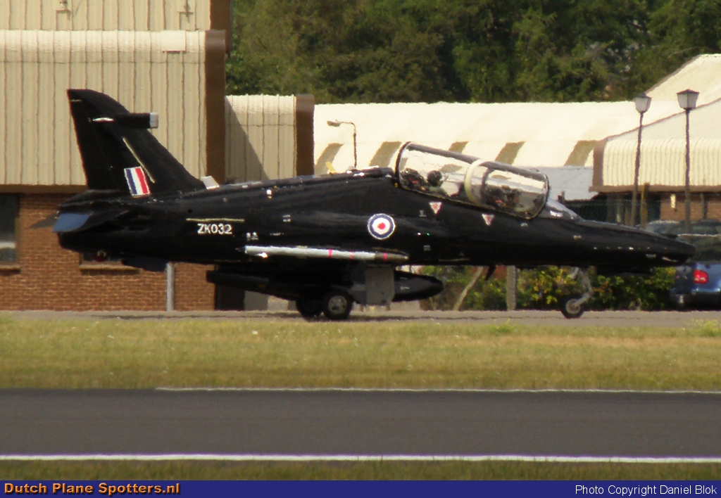 ZK032 BAe Hawk T2 MIL - British Royal Air Force by Daniel Blok