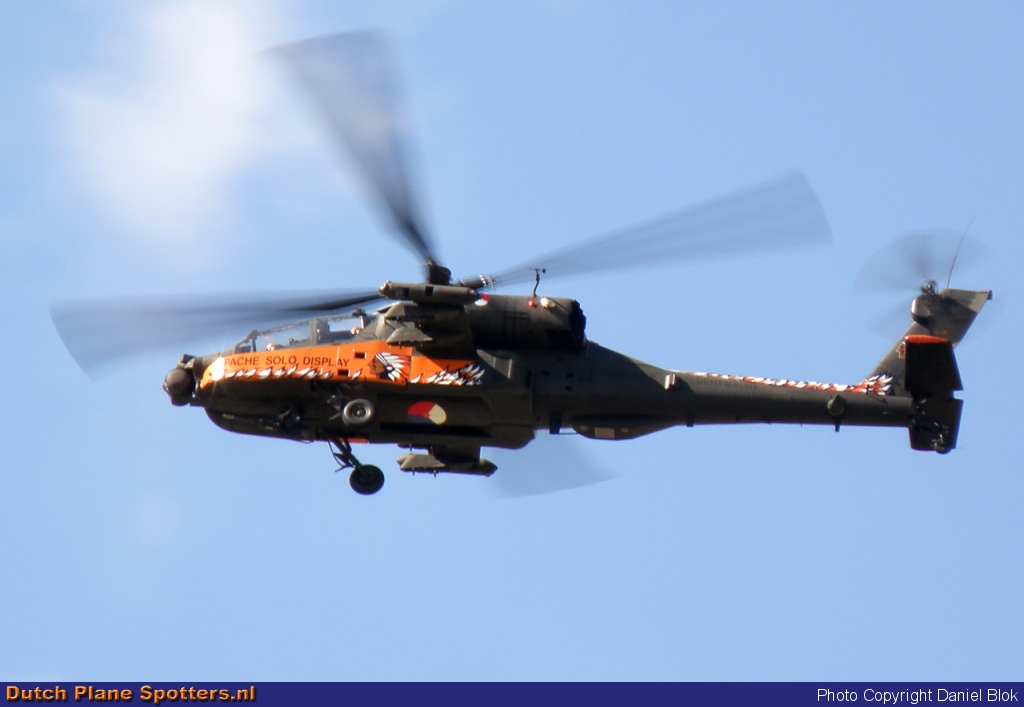 Q-19 Boeing AH-64 Apache MIL - Dutch Royal Air Force by Daniel Blok
