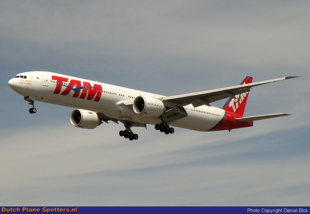 PT-MUD Boeing 777-300 TAM by Daniel Blok