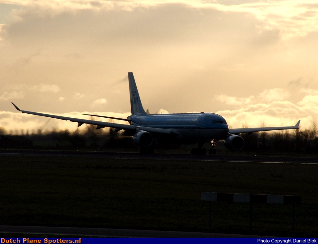 PH-AOA Airbus A330-200 KLM Royal Dutch Airlines by Daniel Blok