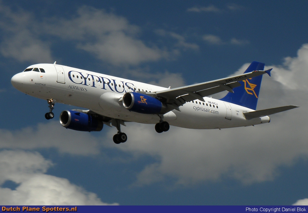 5B-DCJ Airbus A320 Cyprus Airways by Daniel Blok