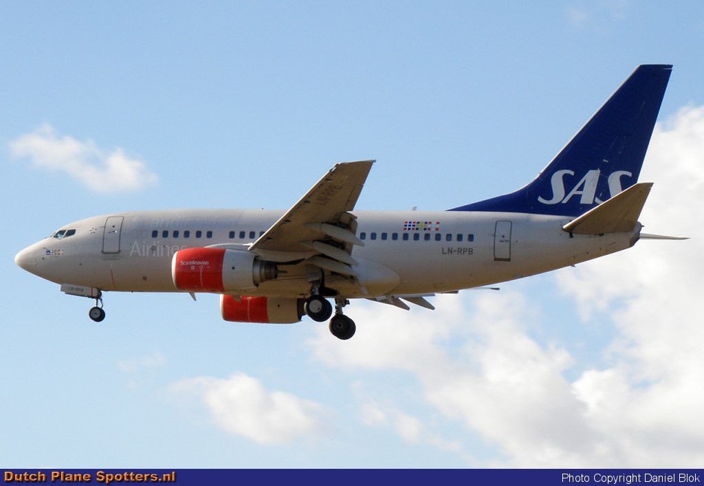 LN-RPB Boeing 737-600 SAS Scandinavian Airlines by Daniel Blok