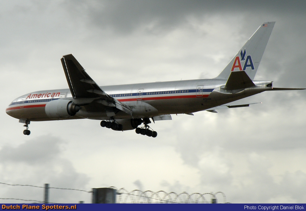 N754AN Boeing 777-200 American Airlines by Daniel Blok