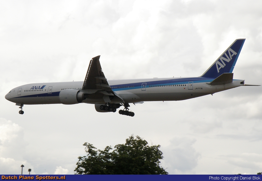 JA777A Boeing 777-300 All Nippon Airlines by Daniel Blok