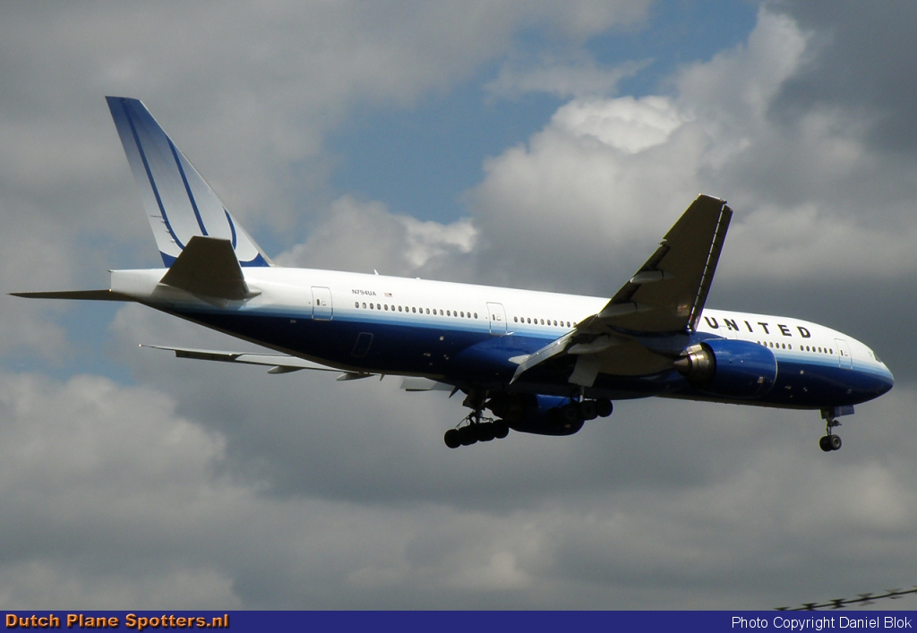 N794UA Boeing 777-200 United Airlines by Daniel Blok