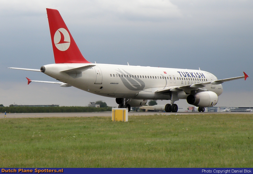 TC-JPI Airbus A320 Turkish Airlines by Daniel Blok