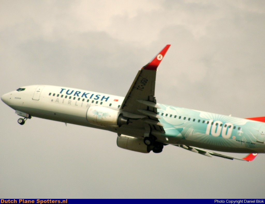 TC-JGU Boeing 737-800 Turkish Airlines by Daniel Blok