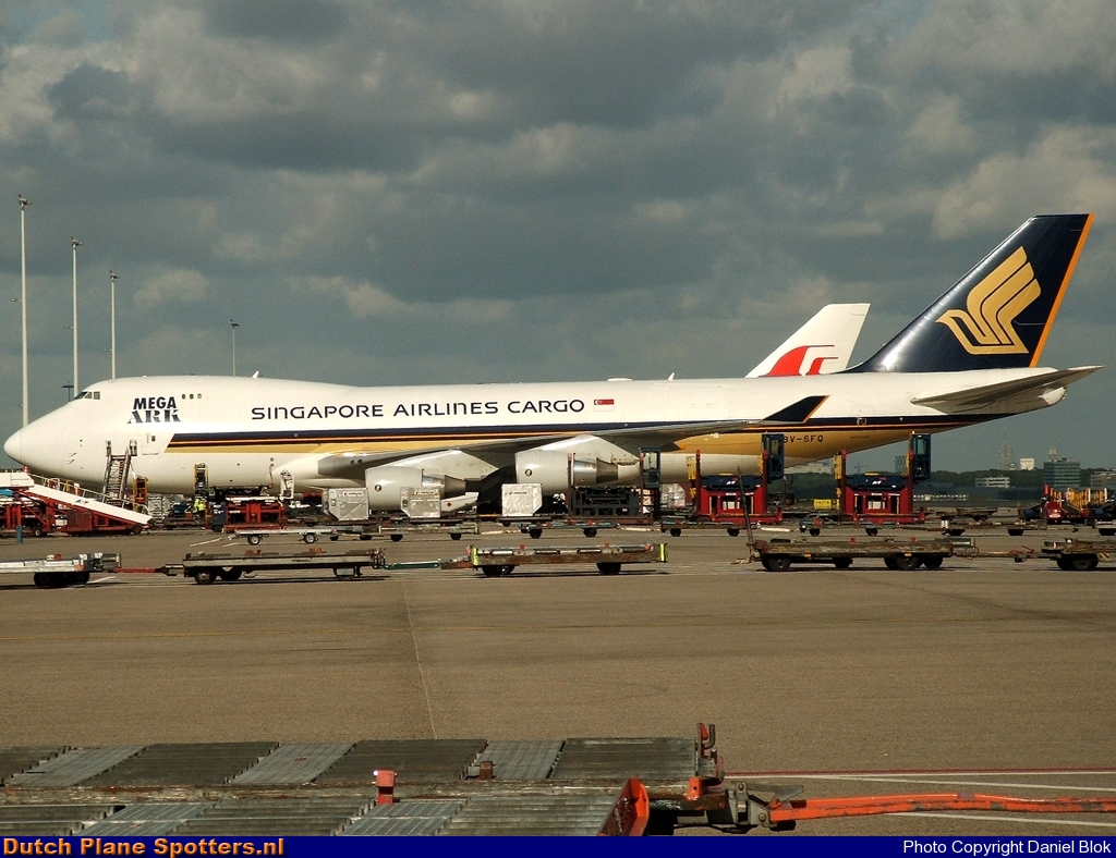 9V-SFQ Boeing 747-400 Singapore Airlines Cargo by Daniel Blok