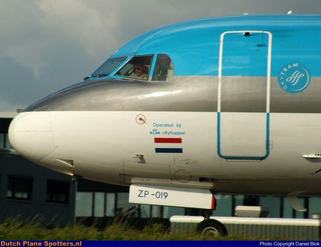 PH-KZP Fokker 70 KLM Cityhopper by Daniel Blok