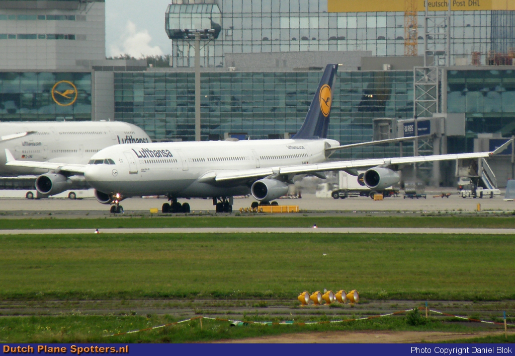 D-AIGF Airbus A340-300 Lufthansa by Daniel Blok