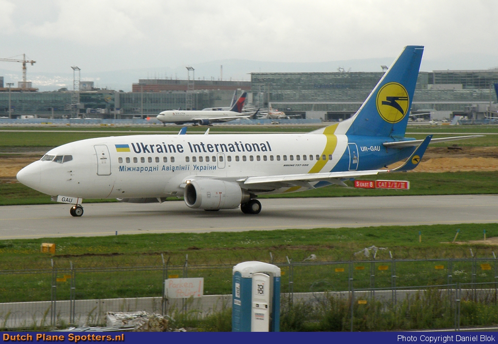 UR-GAU Boeing 737-500 Ukraine International Airlines by Daniel Blok