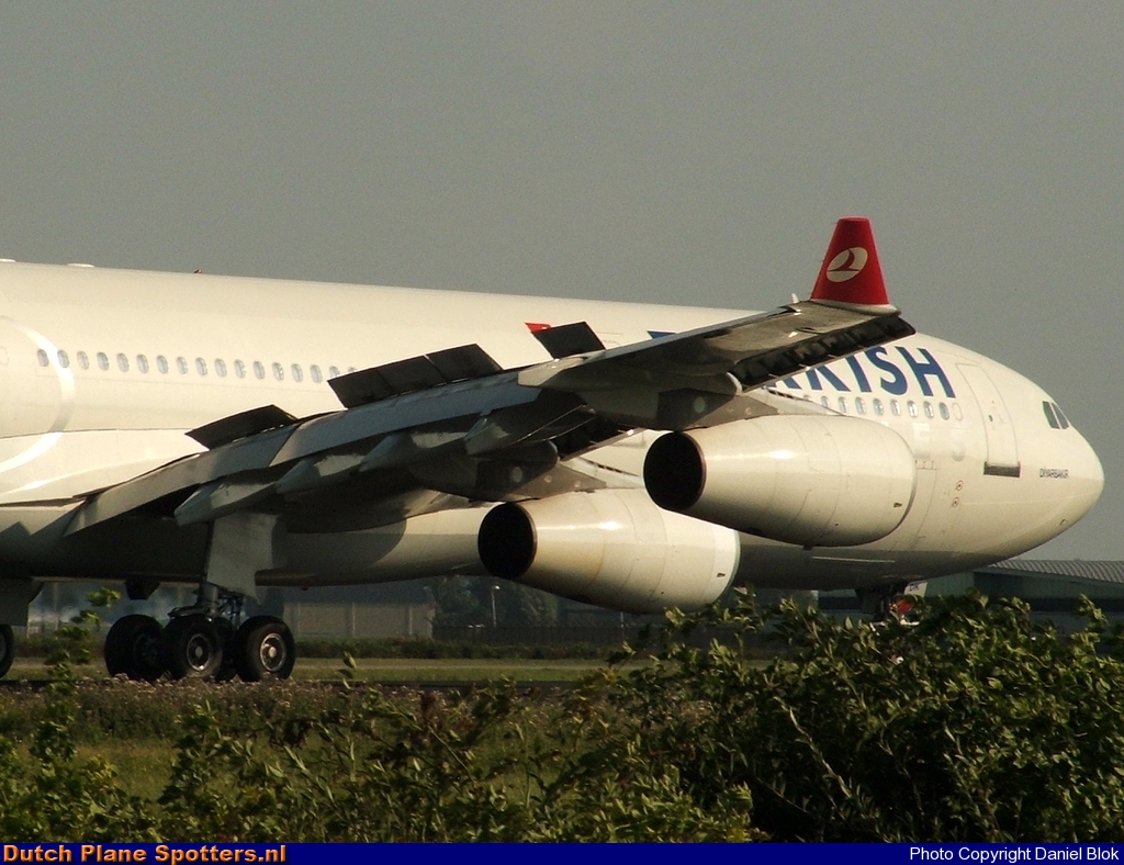 TC-JDK Airbus A340-300 Turkish Airlines by Daniel Blok