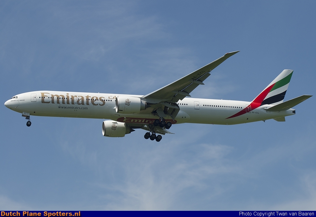 A6-ECL Boeing 777-300 Emirates by Twan van Baaren