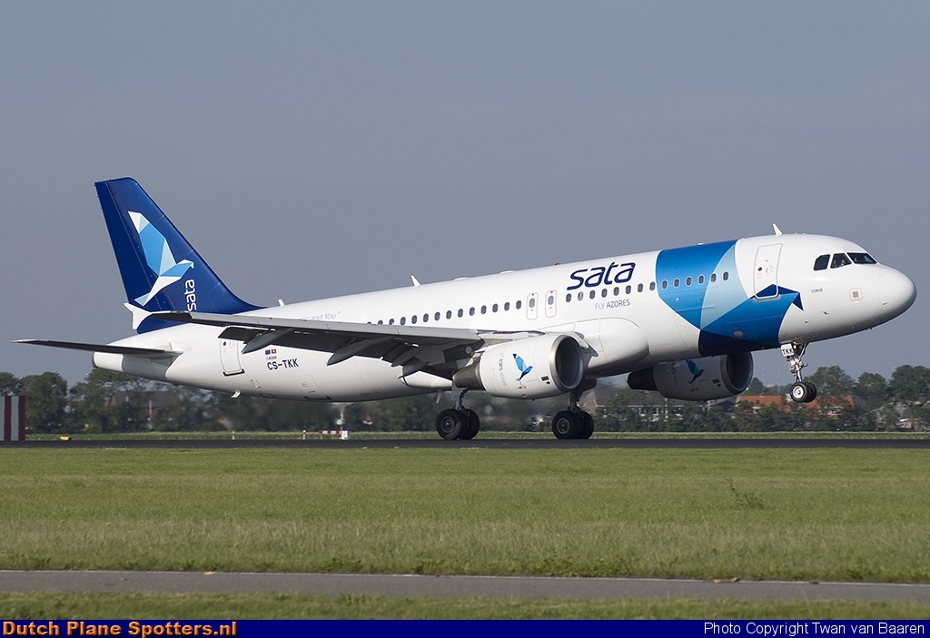 CS-TKK Airbus A320 SATA International by Twan van Baaren