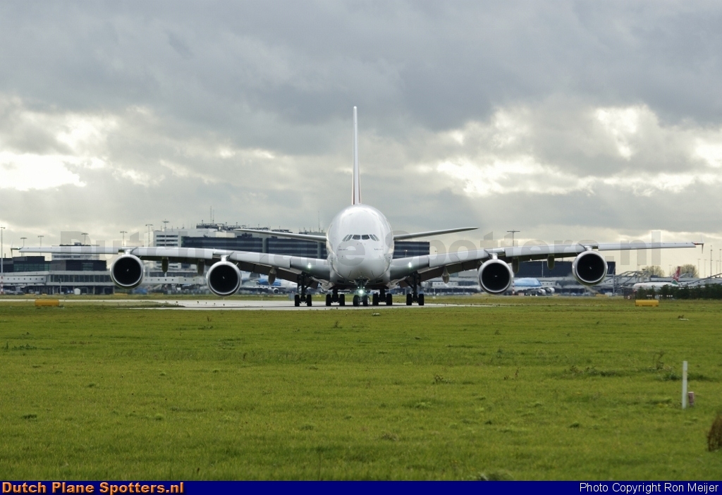 A6-EDV Airbus A380-800 Emirates by Ron Meijer