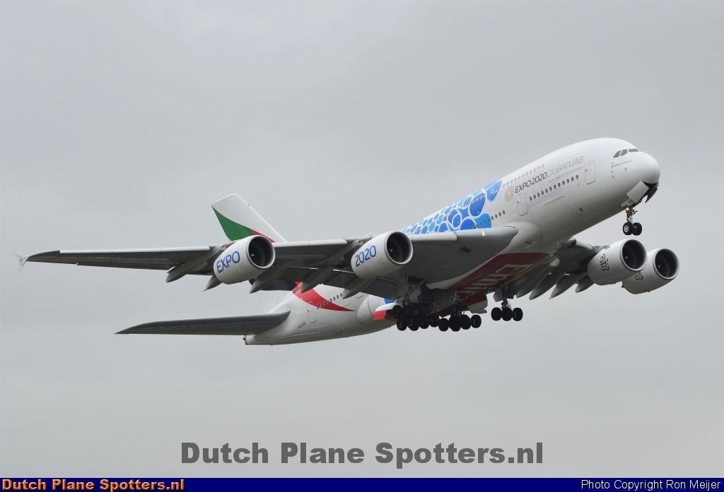A6-EOQ Airbus A380-800 Emirates by Ron Meijer