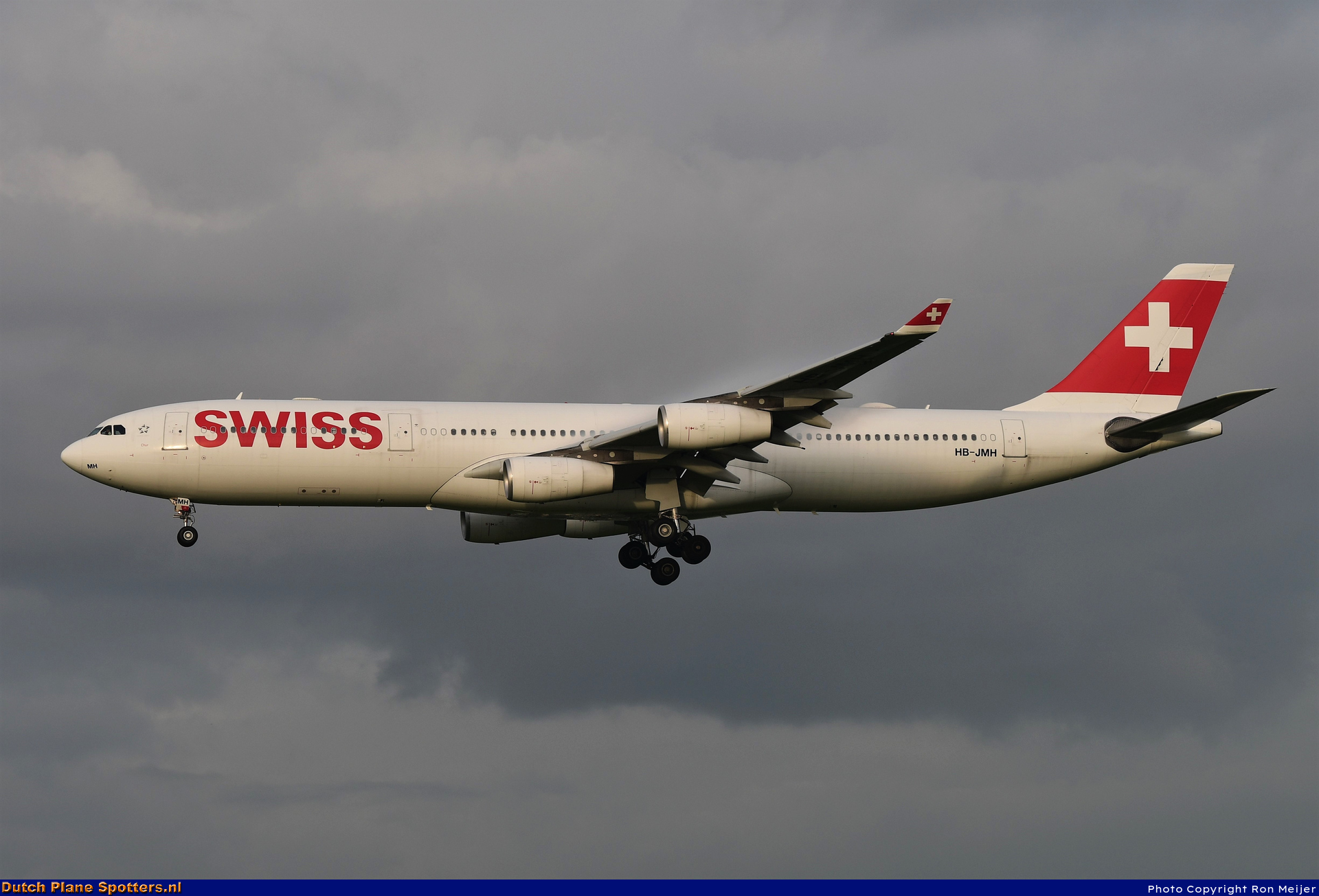 HB-JMH Airbus A340-300 Swiss International Air Lines by Ron Meijer