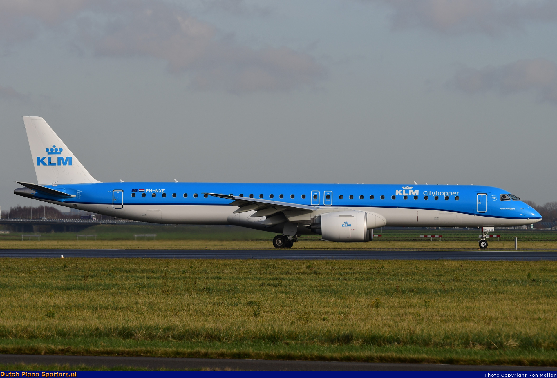 PH-NXE Embraer 195 E2 KLM Cityhopper by Ron Meijer