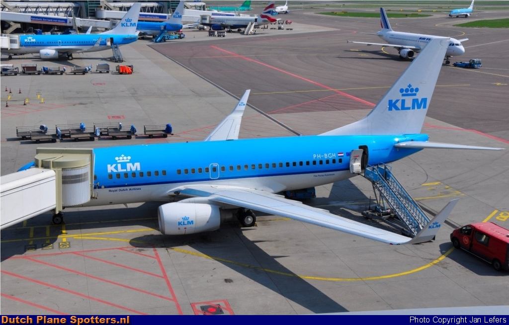 PH-BGH Boeing 737-700 KLM Royal Dutch Airlines by Jan Lefers