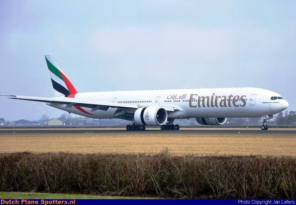 A6-EBG Boeing 777-300 Emirates by Jan Lefers