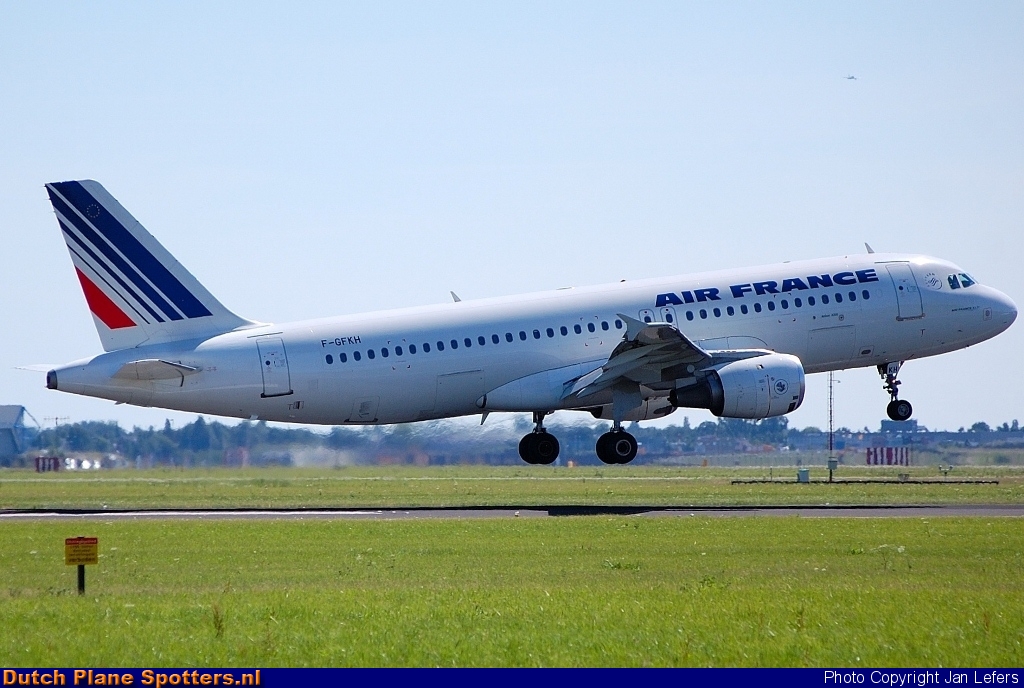 F-GFKH Airbus A320 Air France by Jan Lefers