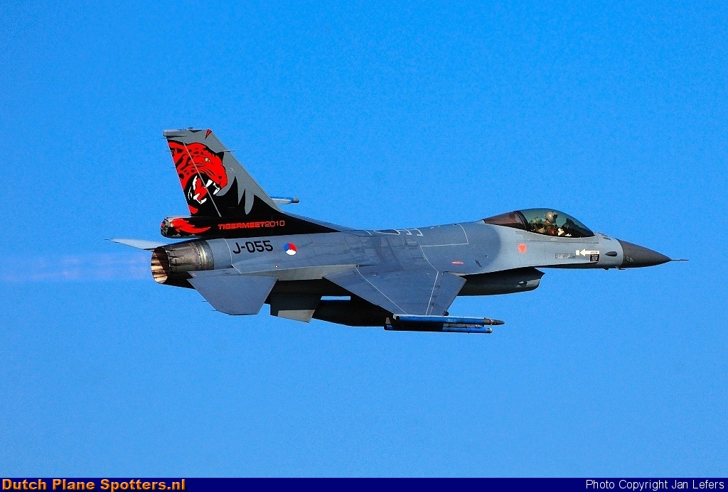 J-055 General Dynamics F-16 Fighting Falcon MIL - Dutch Royal Air Force by Jan Lefers