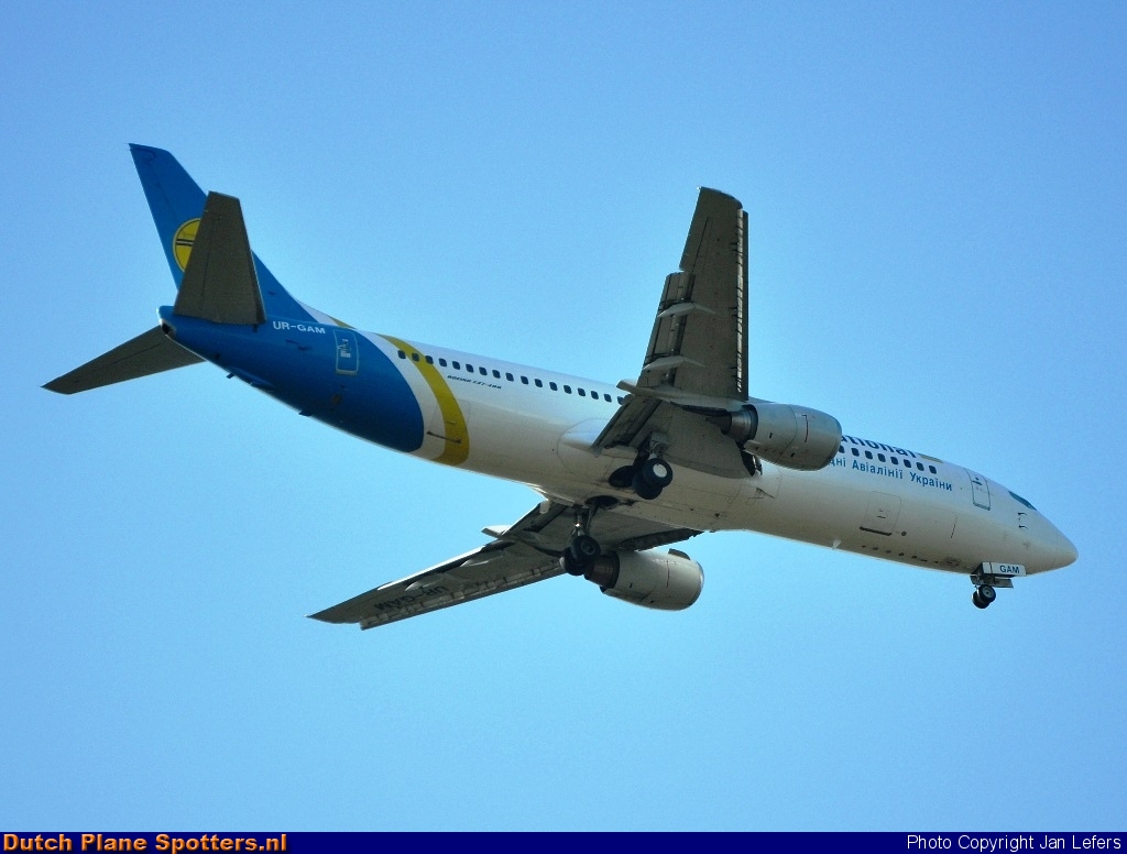 UR-GAM Boeing 737-400 Ukraine International Airlines by Jan Lefers