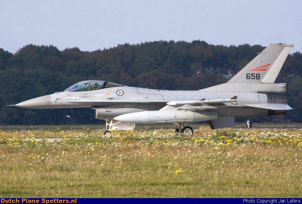 658 General Dynamics F-16 Fighting Falcon MIL - Norway Royal Air Force by Jan Lefers