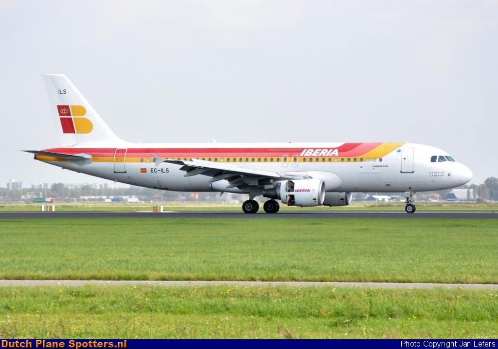 EC-ILS Airbus A320 Iberia by Jan Lefers