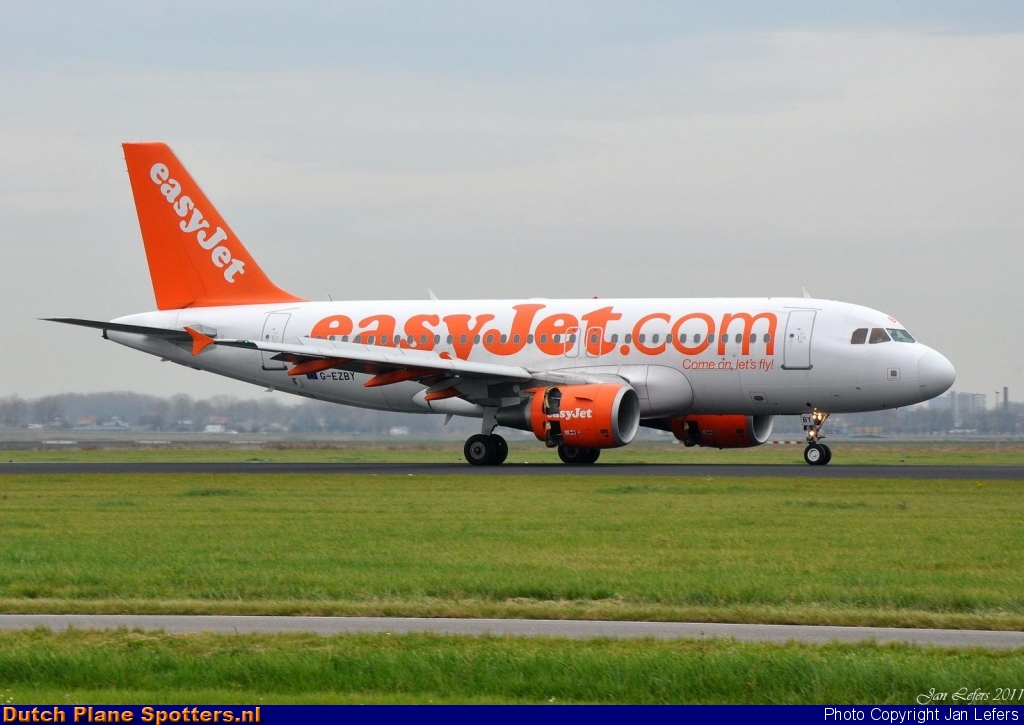 G-EZBY Airbus A319 easyJet by Jan Lefers