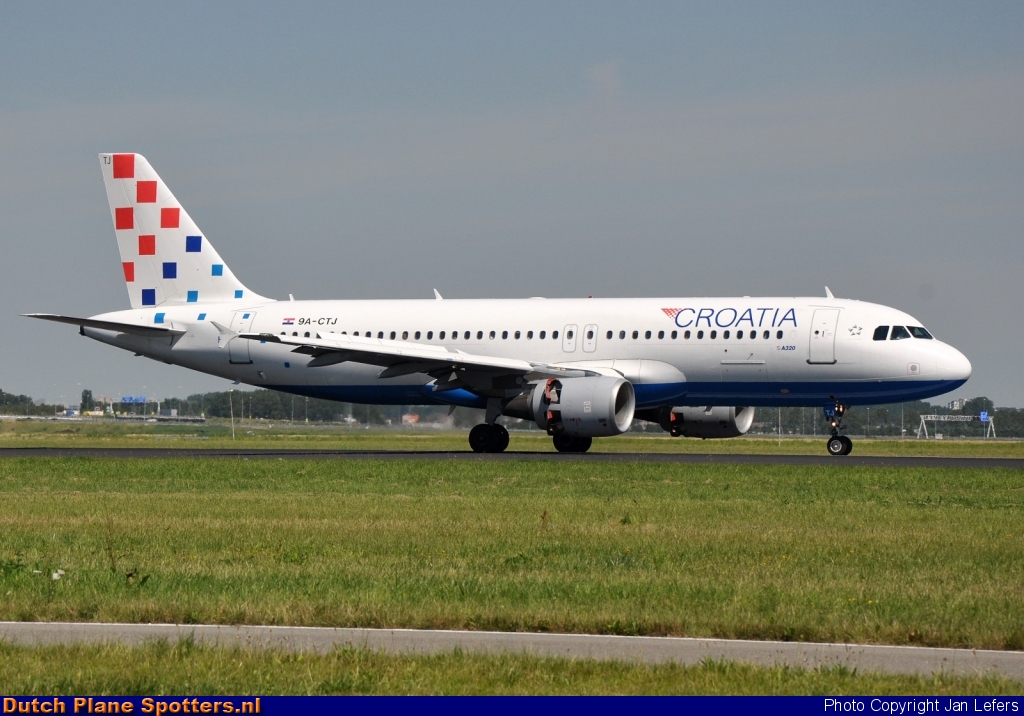 9A-CTJ Airbus A320 Croatia Airlines by Jan Lefers