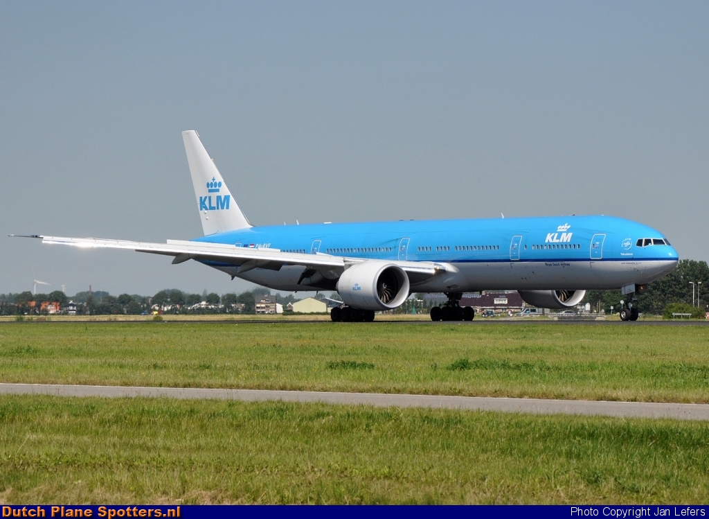 PH-BVF Boeing 777-300 KLM Royal Dutch Airlines by Jan Lefers