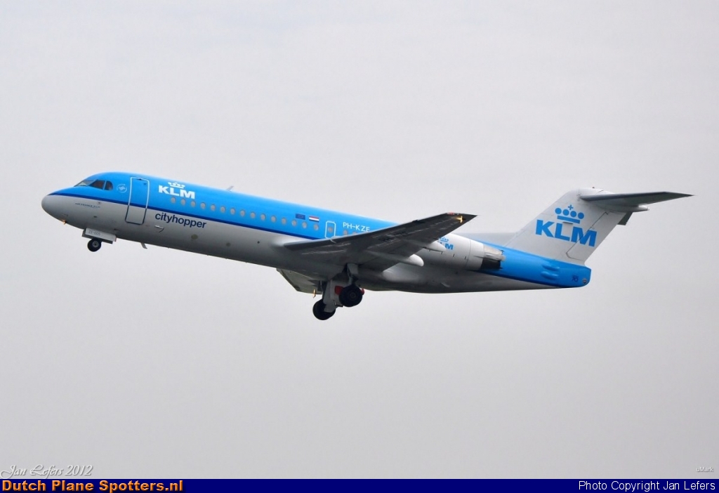 PH-KZE Fokker 70 KLM Cityhopper by Jan Lefers
