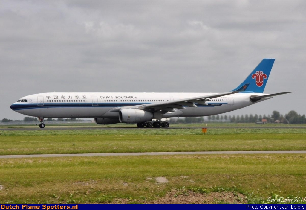 B-6500 Airbus A330-300 China Southern by Jan Lefers