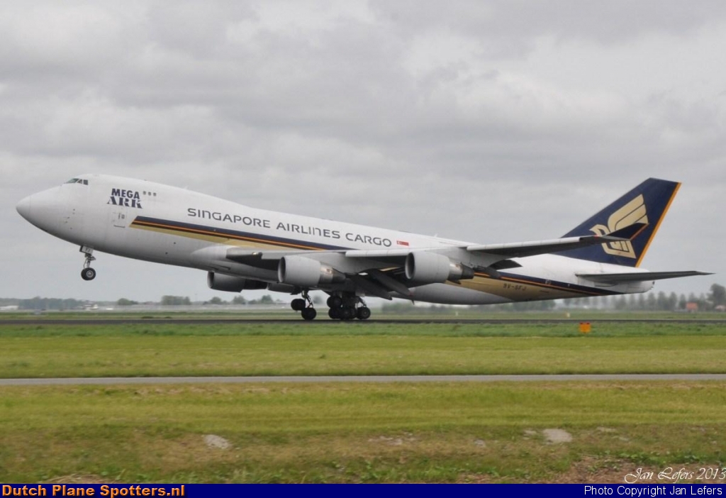 9V-SFJ Boeing 747-400 Singapore Airlines Cargo by Jan Lefers