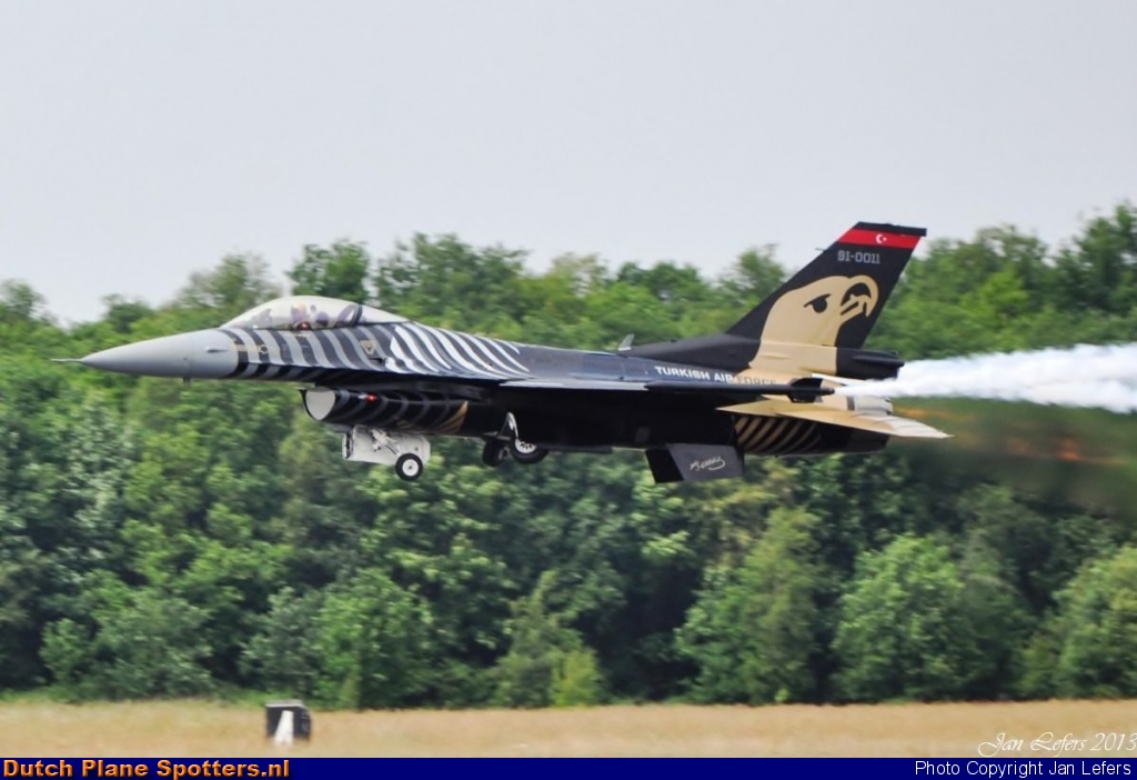 91-0011 General Dynamics F-16 Fighting Falcon MIL - Turkish Air Force by Jan Lefers