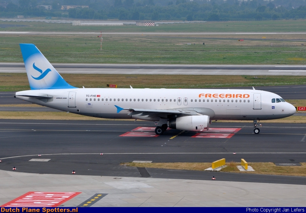 TC-FHE Airbus A320 Freebird Airlines by Jan Lefers